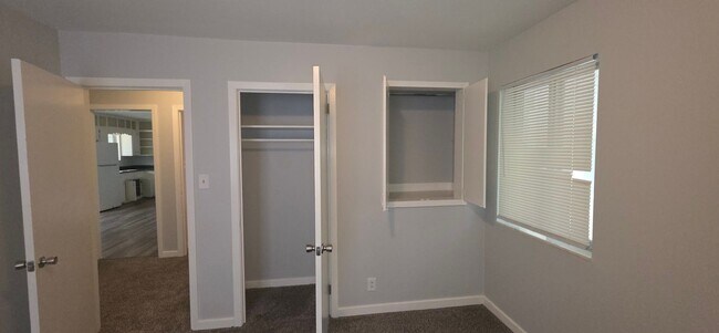 Building Photo - Large Family Home - Move In Ready!