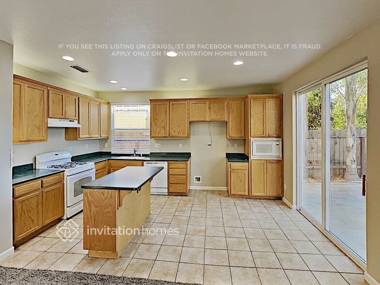 Building Photo - 301 Unity Cir