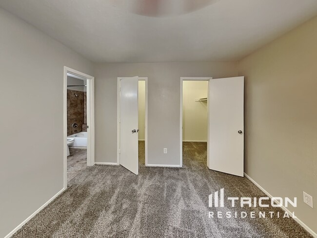 Building Photo - 2507 Arapaho Dr