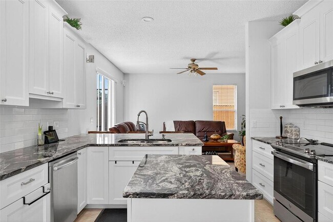 Building Photo - 1400 Holly Glen Run