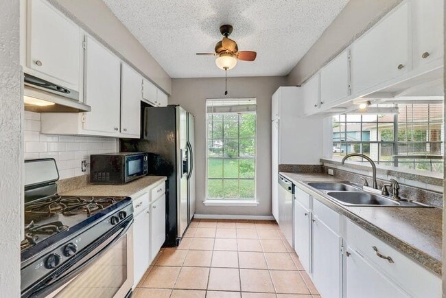 Building Photo - 7601 Woodstone Cove