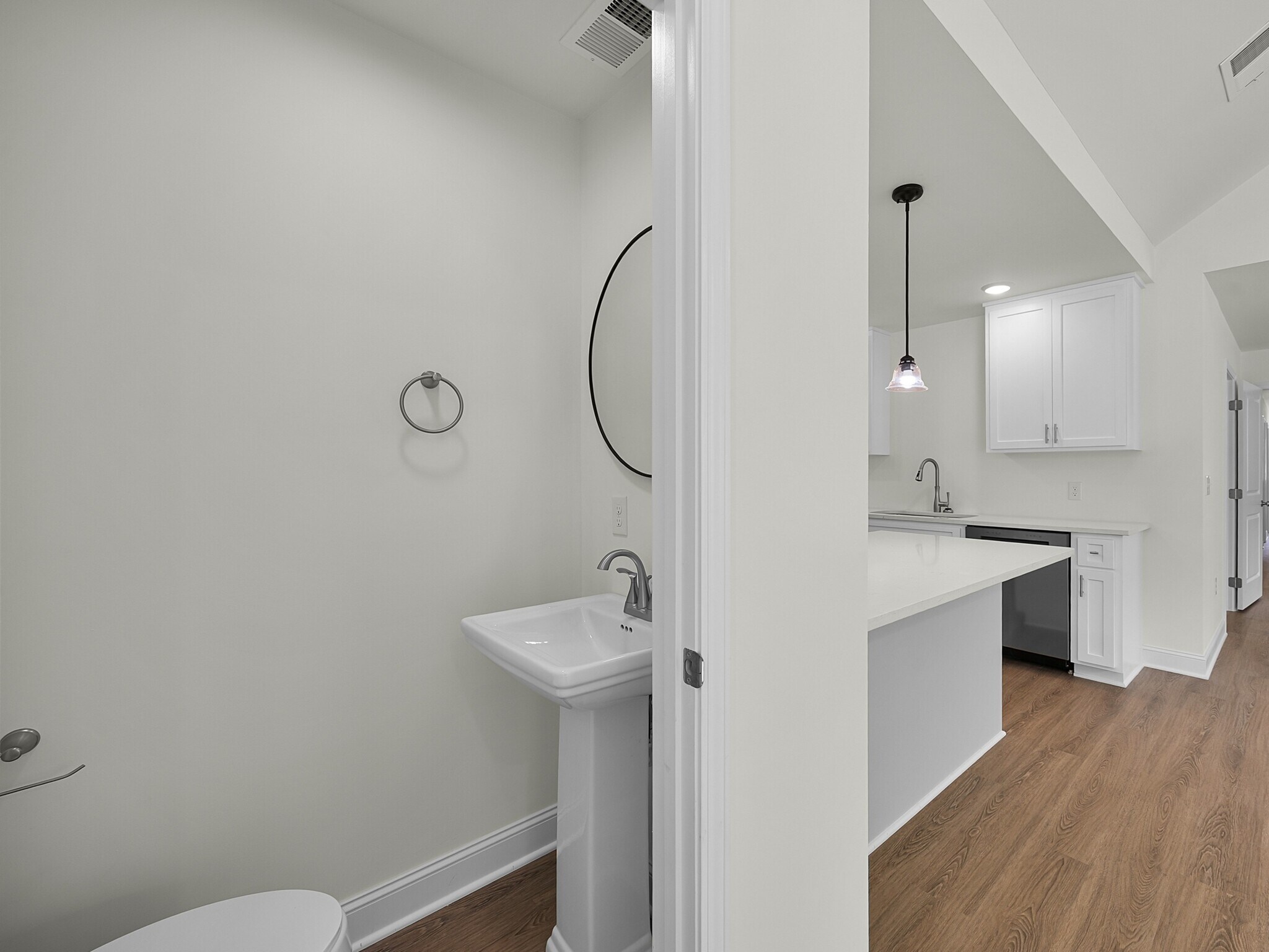 Building Photo - 307 W King St