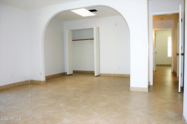 Building Photo - 4148 E Des Moines St