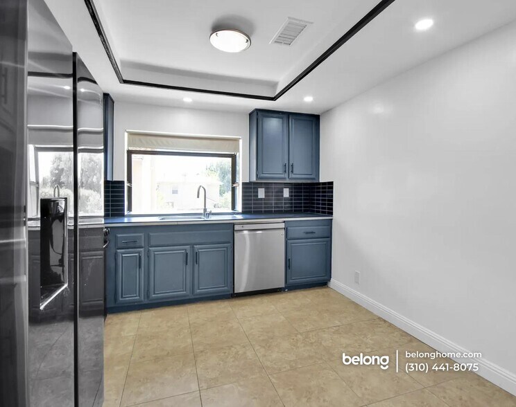 Building Photo - 10045 Topanga Canyon Blvd