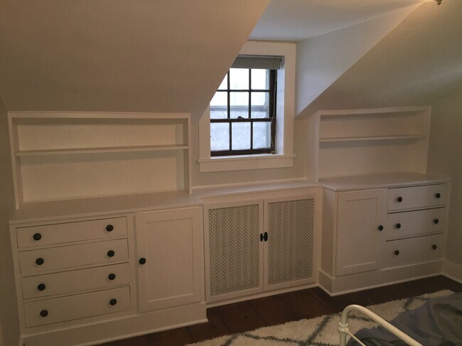 Building Photo - 166 Bush Ln