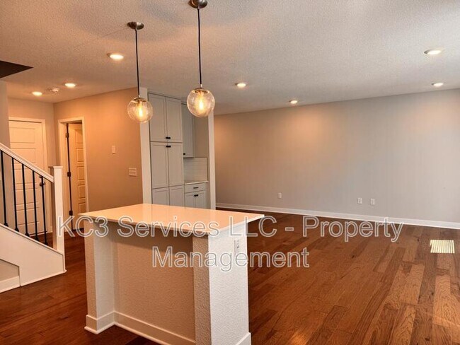 Building Photo - 3716 SW Maryville Pl