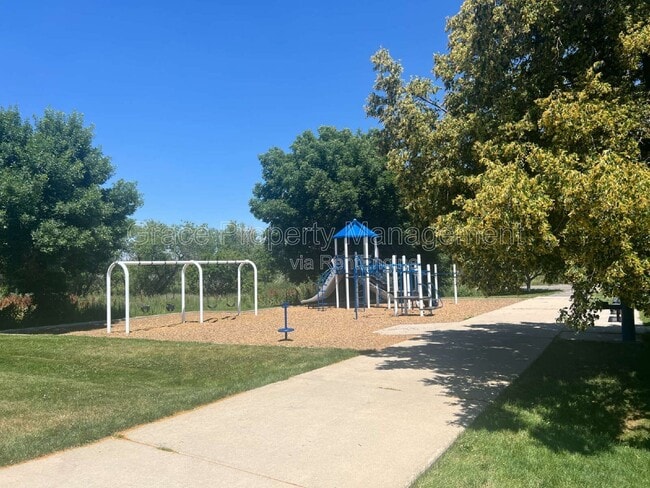 Building Photo - 2586 E 125th Pl