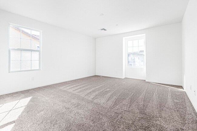 Building Photo - Brand New Build! 3 bed, 2 and 3/4 bathroom Townhouse in the heart of Inspirada's Master Planned C...