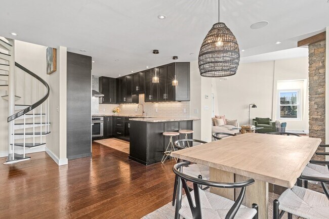 Building Photo - 33 Commercial Wharf