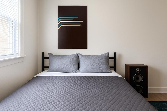 Building Photo - 607 E Euclid St