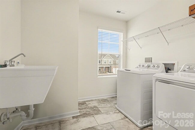 Building Photo - 1354 Harleston St