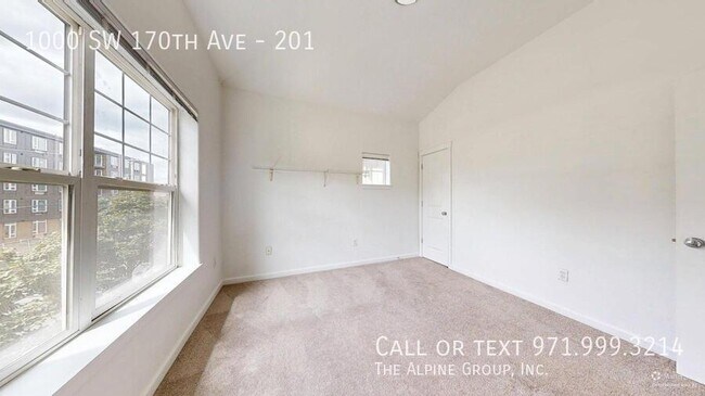 Building Photo - 1000 SW 170th Ave