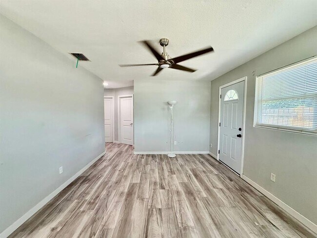 Building Photo - 4406 W Trilby Ave