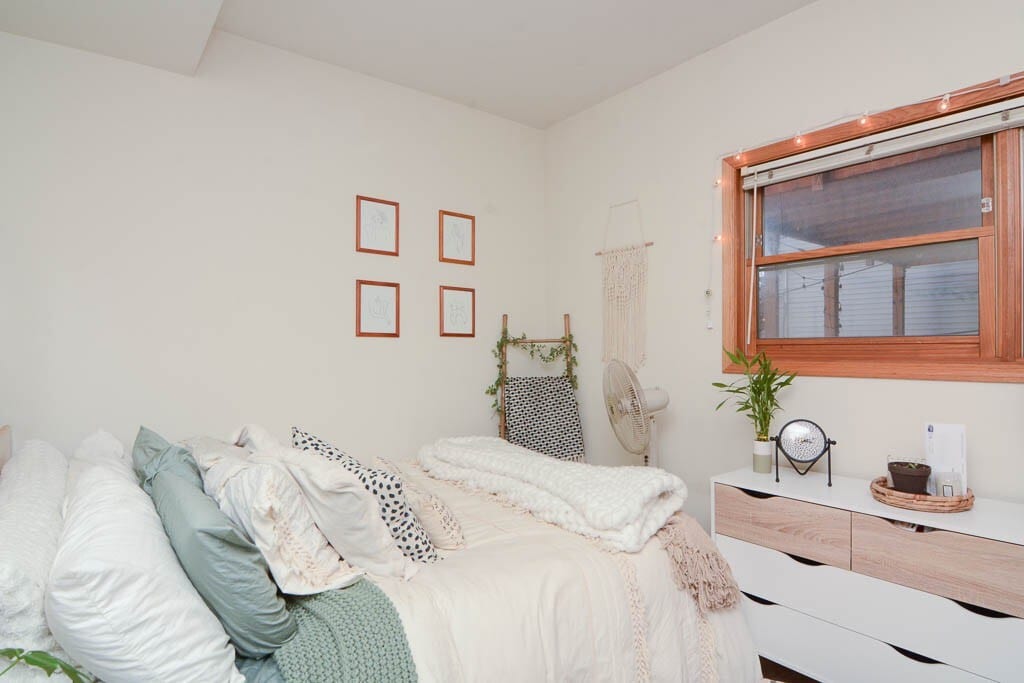 Building Photo - 1332 N Wolcott Ave