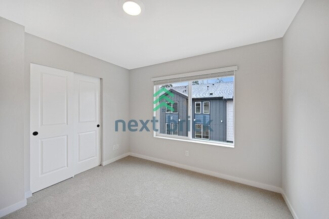 Building Photo - 3 BED & 2.5 BATH TOWNHOUSE FOR RENT