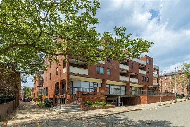 Building Photo - 20 Central St