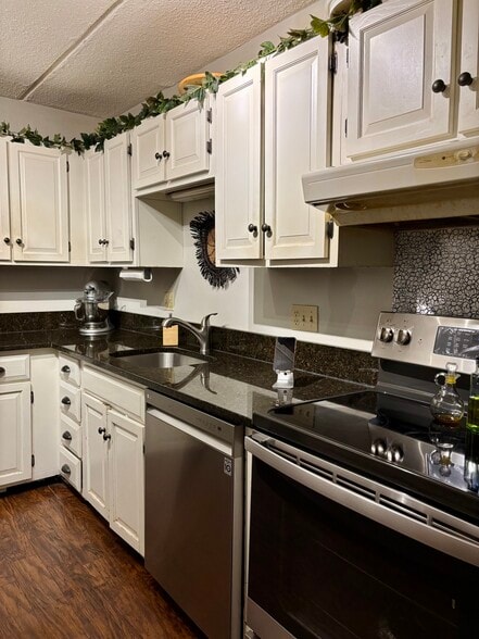 Building Photo - 2500 Mystic Valley Pky