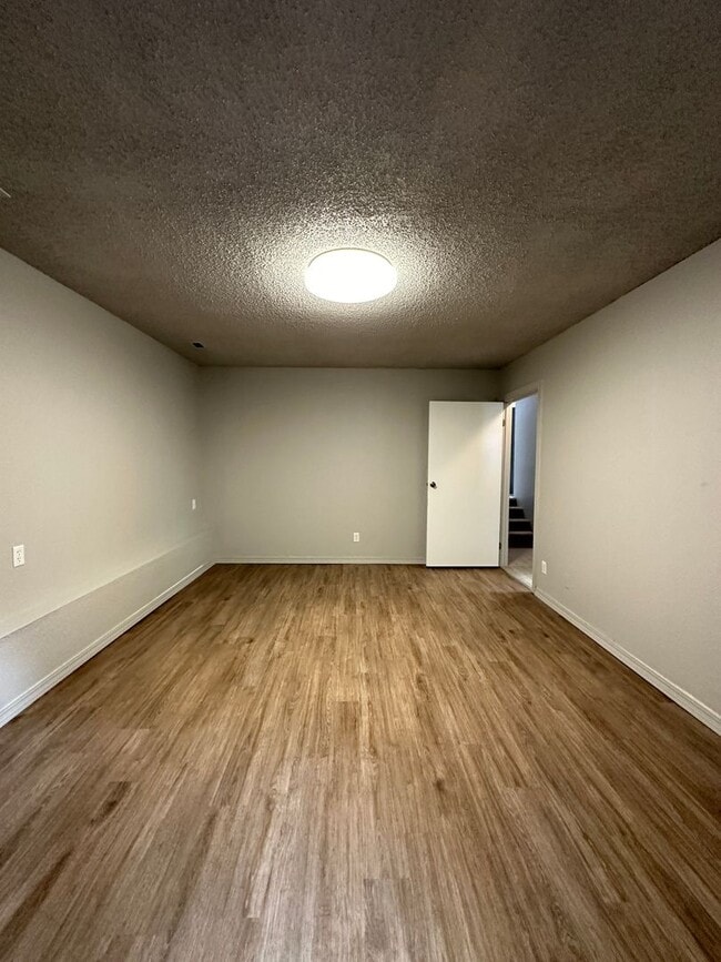 Building Photo - 336 Satus St