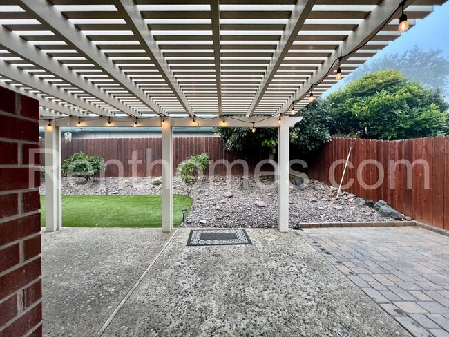 Building Photo - 4544 Jutland Dr