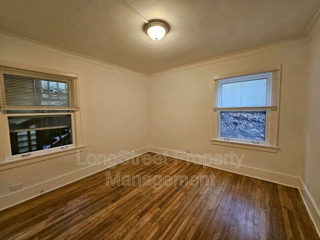 Building Photo - 801 SW Broadway Dr