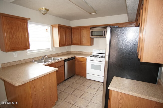 Building Photo - 3696 Prairie Rose St