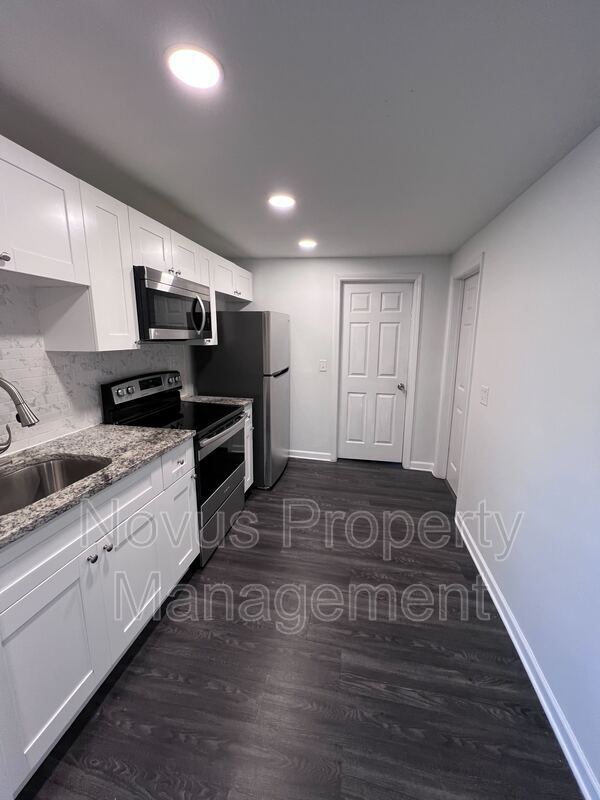 Building Photo - 405 N Park St