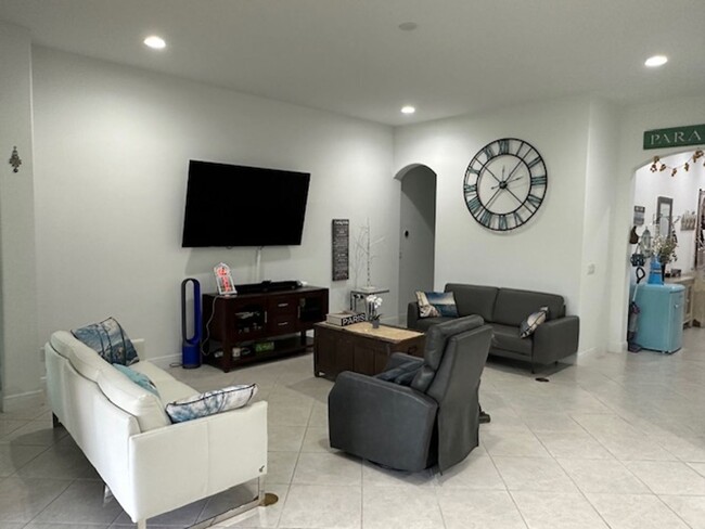 Building Photo - 8330 Summer Lake Dr SW