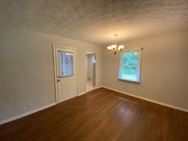 Building Photo - Charming Well Maintained Ranch on Quiet Cul-de-Sac – 3BR/2BA Near Downtown Decatur