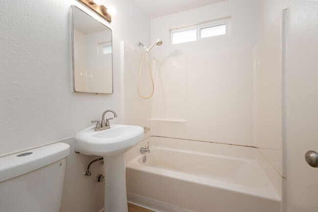 Building Photo - 767 Ball Ave