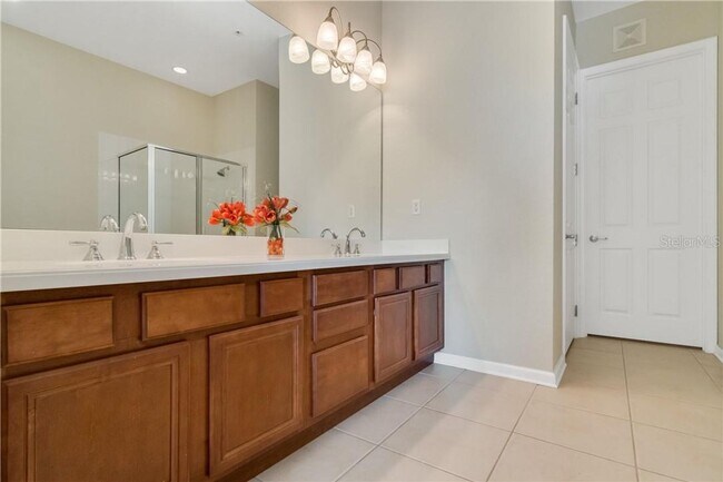 Building Photo - Beautiful WATERFRONT 3 bedrooms Condo located in MetroWest with ELEVATOR! Rare find!