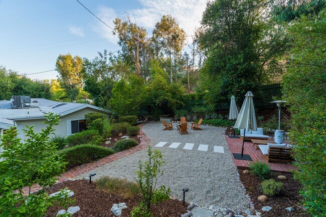Building Photo - Beautiful Tarzana Rental!