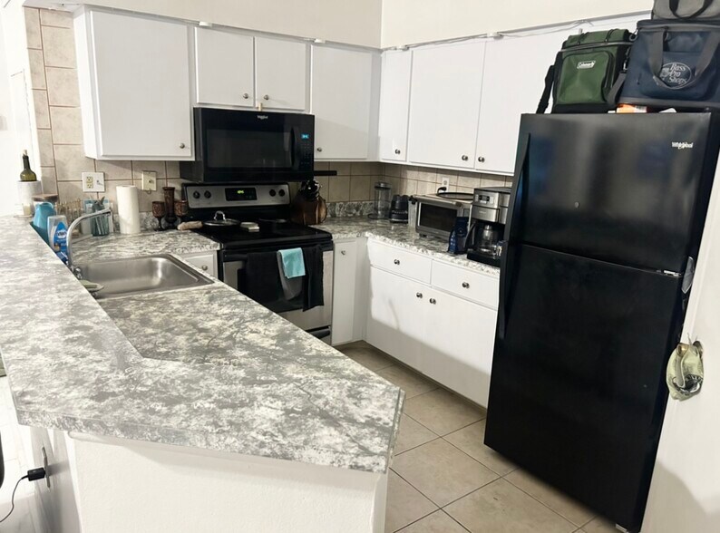 Building Photo - 2445 SW 18th Ter