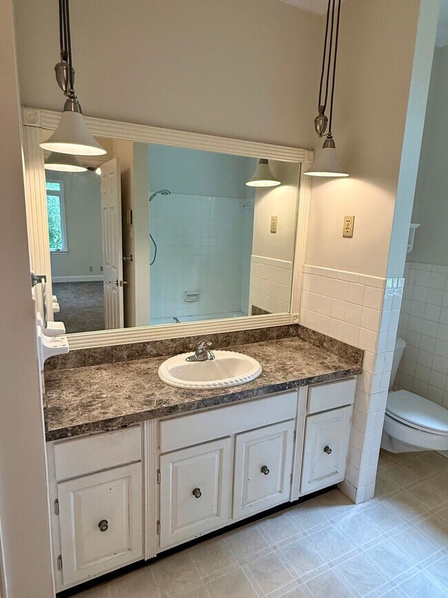 Building Photo - Knoxville 37909 - 2 bedroom, 1.5 bath unit, duplex - Contact Chad Weeks (865) 567-6193