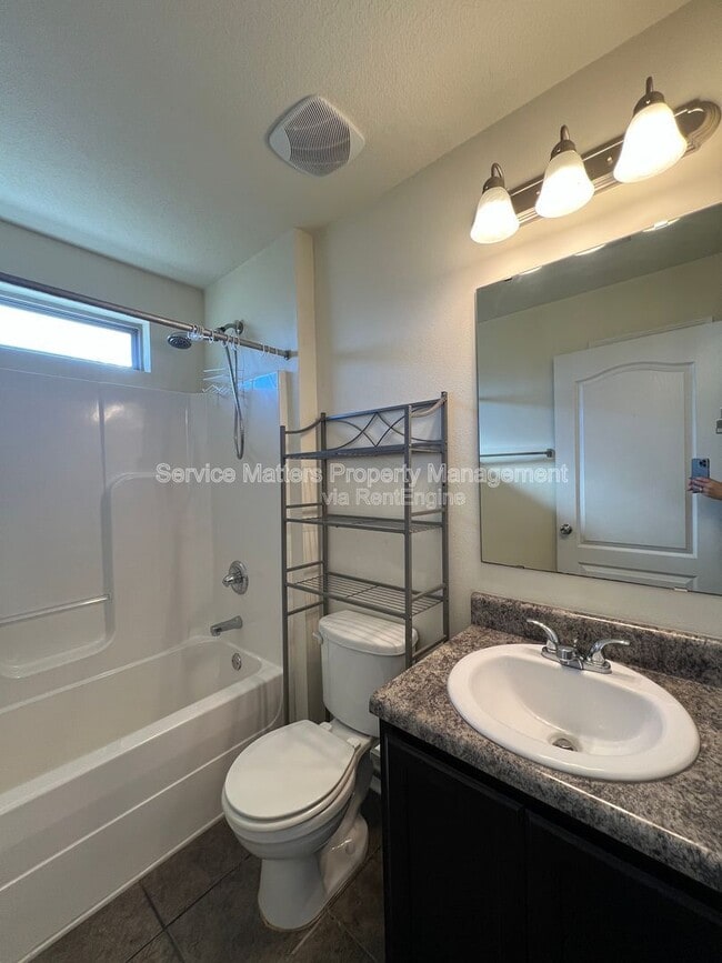 Building Photo - 7037 Season Dr