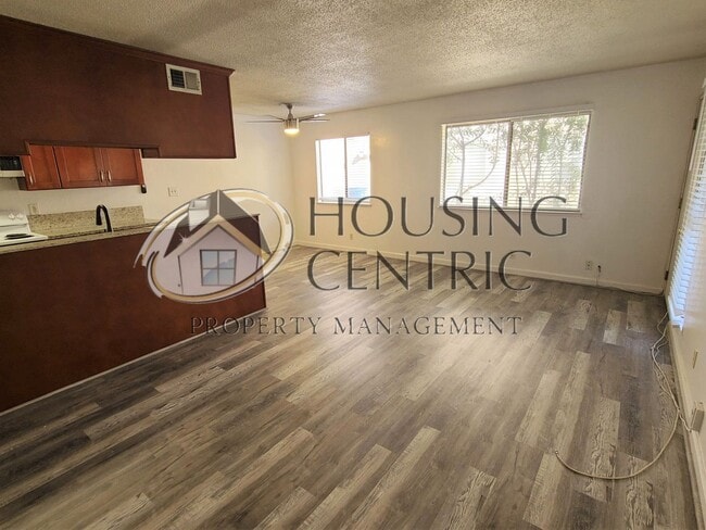 Building Photo - 9013 Montoya St