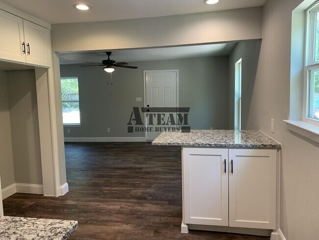 Building Photo - Remodeled 3 Bed 2 Bath Home!