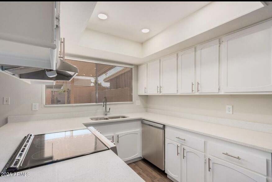 Building Photo - 8412 N 32nd Ave