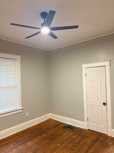 Building Photo - 1629 Netherwood Ave