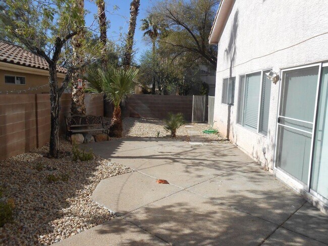 Building Photo - Great 2 Story Home in the NW