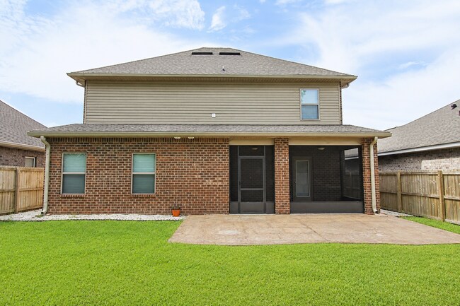 Building Photo - Spacious Pace Home Featuring 4 Bedrooms, 3.5 Baths, Two Living Areas & First-Floor Primary Suite ...