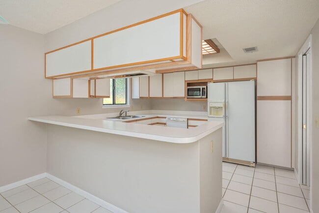 Building Photo - 1219 Oakmont Dr
