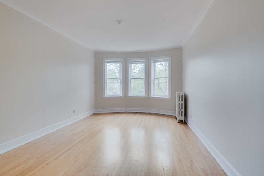 Building Photo - 1919 W Estes Ave