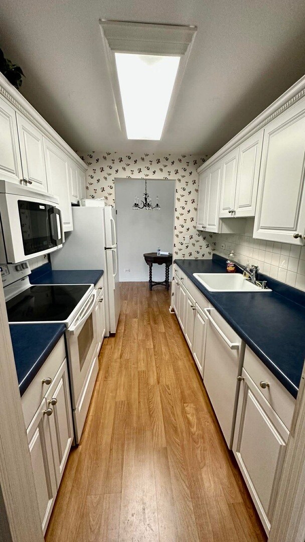 Building Photo - 2500 Windsor Mall