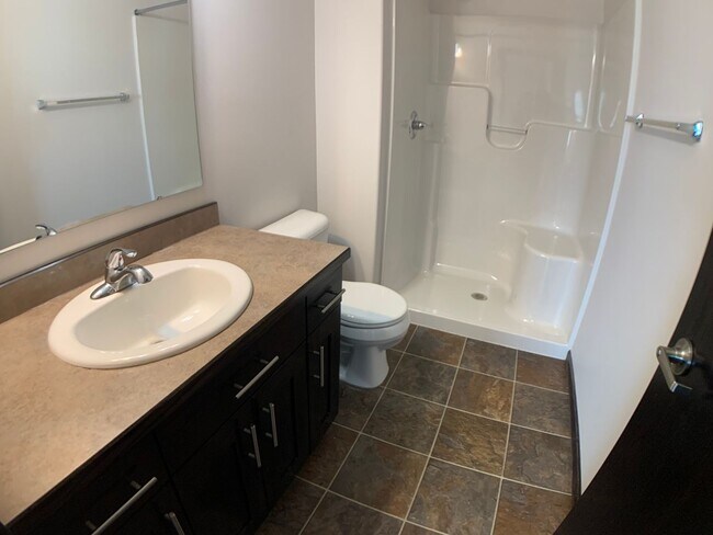 Building Photo - 3 Bed 3 Bath Single Family Home