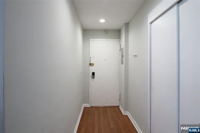 Building Photo - 3071 Edwin Ave