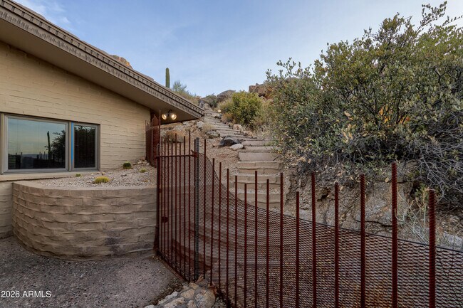 Building Photo - 6700 E Hawksnest Rd