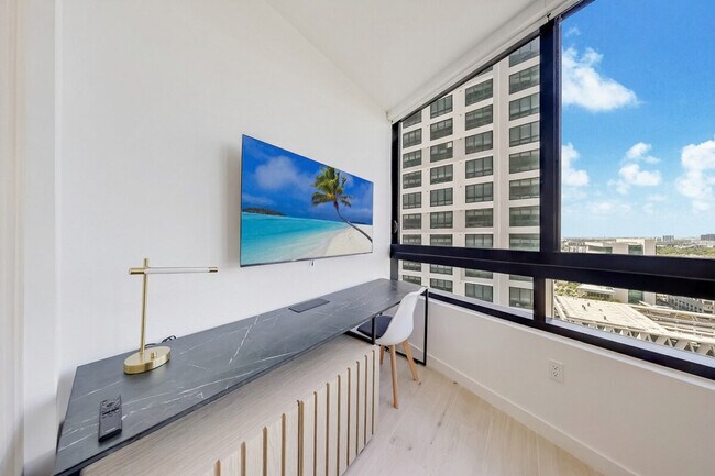 Building Photo - 350 N Miami Ave