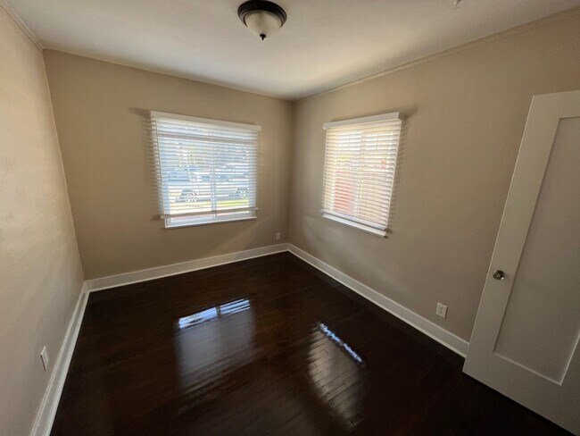 Building Photo - 33rd Duplex