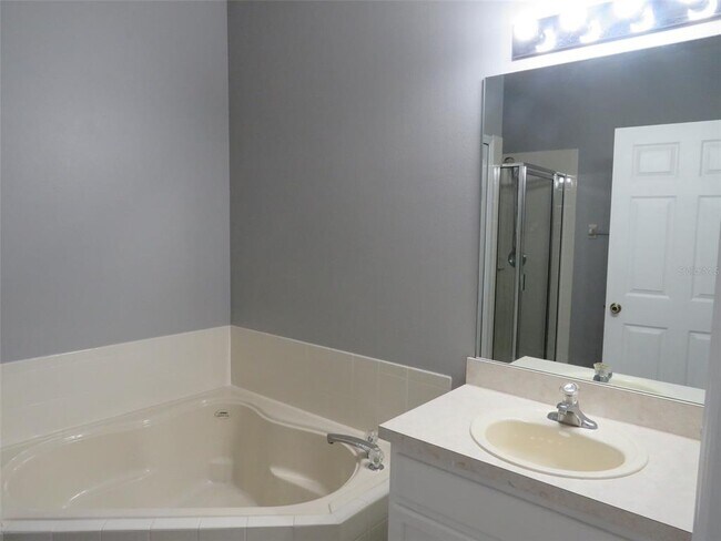 Building Photo - 16625 Palm Spring Dr