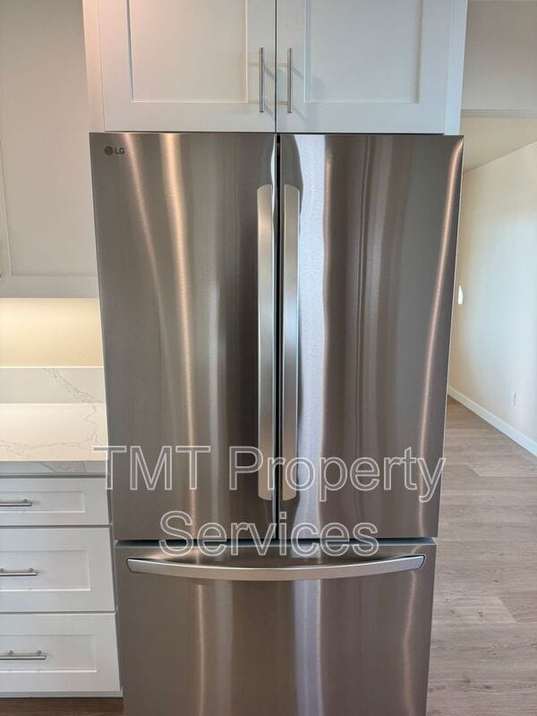 Building Photo - 1339 Newport Ave